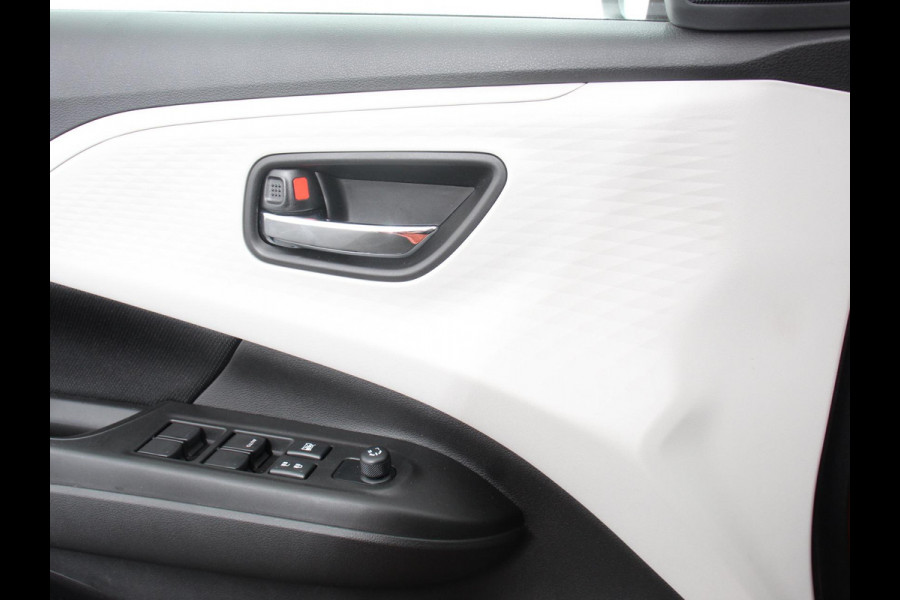 Suzuki Swift 1.2 Style Smart Hybrid Airco Adaptieve cruise control Navigatie Keyless Achteruitrijcamera Parkeersensoren achter Apple Carplay/ Android Auto