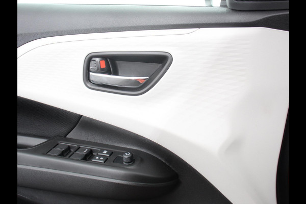 Suzuki Swift 1.2 Style Smart Hybrid Airco Adaptieve cruise control Navigatie Keyless Achteruitrijcamera Parkeersensoren achter Apple Carplay/ Android Auto
