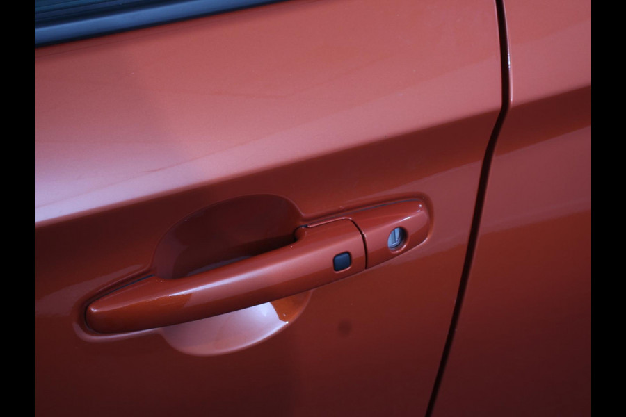 Suzuki Swift 1.2 Style Smart Hybrid Airco Adaptieve cruise control Navigatie Keyless Achteruitrijcamera Parkeersensoren achter Apple Carplay/ Android Auto