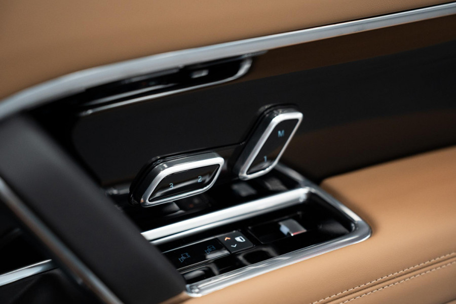 Land Rover Range Rover 3.0 P550e Autobiography PHEV *Medirian Signature / SV Bespoke Interieur / Stoelventilatie + Massage / Soft-Close / HUD / Panorama*