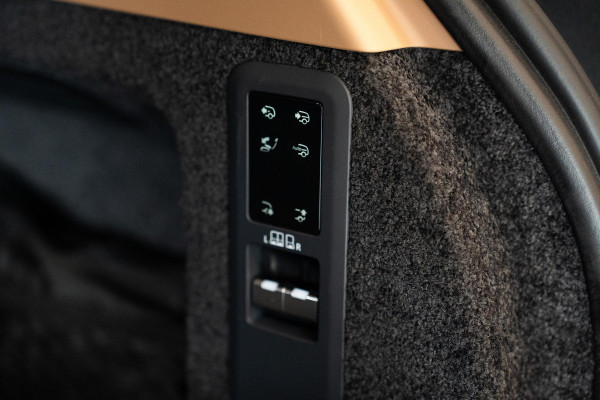 Land Rover Range Rover 3.0 P550e Autobiography PHEV *Medirian Signature / SV Bespoke Interieur / Stoelventilatie + Massage / Soft-Close / HUD / Panorama*