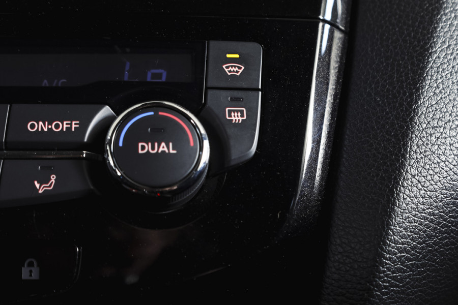 Nissan QASHQAI 1.3 DIG-T 140 PK N-Connecta | Pano | Afn. Trekhaak | Cruise | Stoel-+Voorruitverw. | PDC | 360 Camera | NAV + App. Connect | ECC | LM 18" |