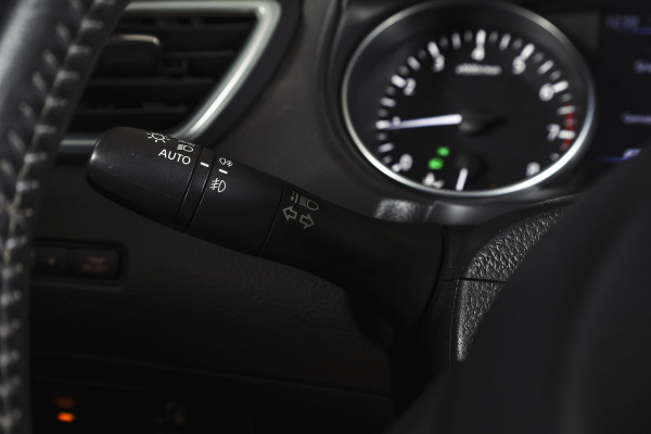 Nissan QASHQAI 1.3 DIG-T 140 PK N-Connecta | Pano | Afn. Trekhaak | Cruise | Stoel-+Voorruitverw. | PDC | 360 Camera | NAV + App. Connect | ECC | LM 18" |