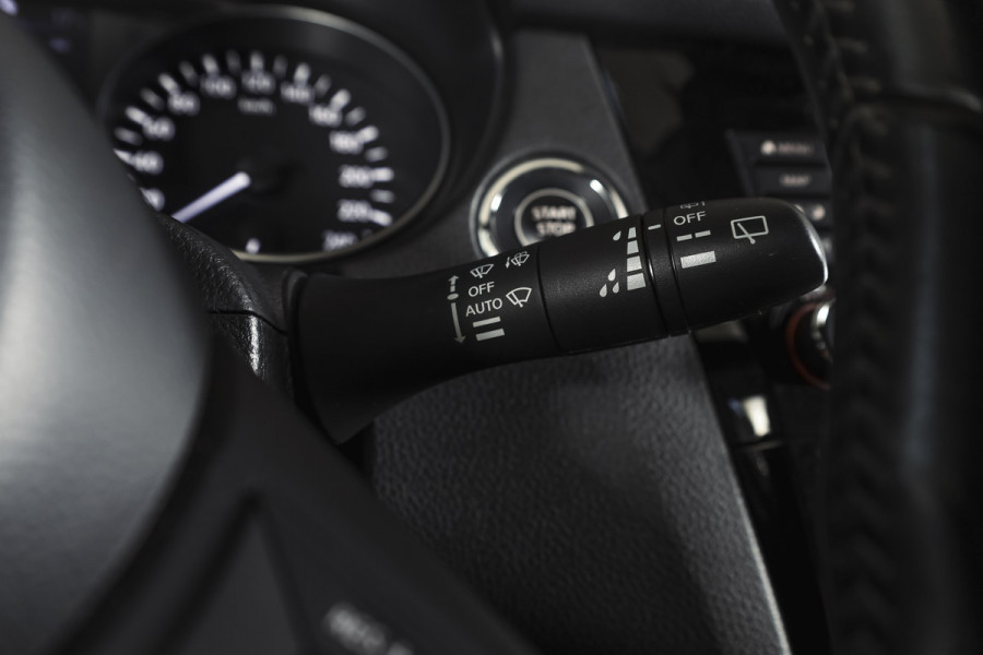 Nissan QASHQAI 1.3 DIG-T 140 PK N-Connecta | Pano | Afn. Trekhaak | Cruise | Stoel-+Voorruitverw. | PDC | 360 Camera | NAV + App. Connect | ECC | LM 18" |