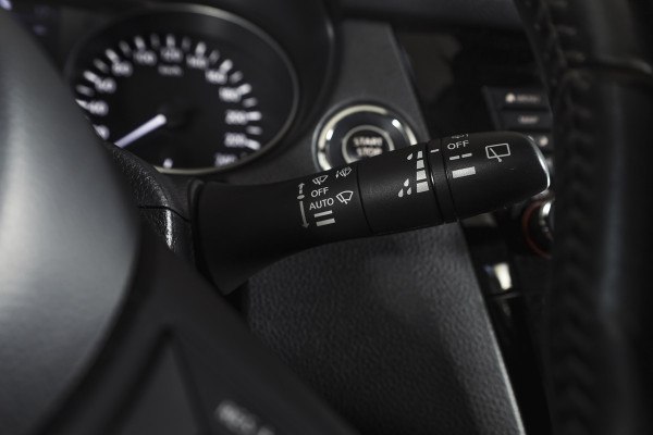 Nissan QASHQAI 1.3 DIG-T 140 PK N-Connecta | Pano | Afn. Trekhaak | Cruise | Stoel-+Voorruitverw. | PDC | 360 Camera | NAV + App. Connect | ECC | LM 18" |