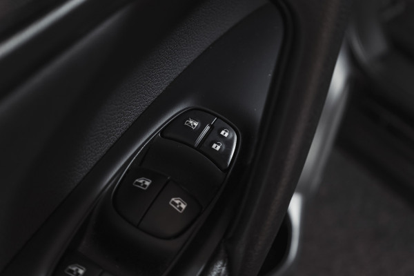 Nissan QASHQAI 1.3 DIG-T 140 PK N-Connecta | Pano | Afn. Trekhaak | Cruise | Stoel-+Voorruitverw. | PDC | 360 Camera | NAV + App. Connect | ECC | LM 18" |
