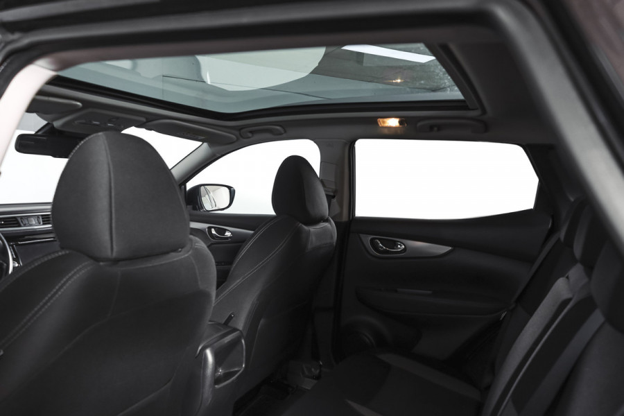 Nissan QASHQAI 1.3 DIG-T 140 PK N-Connecta | Pano | Afn. Trekhaak | Cruise | Stoel-+Voorruitverw. | PDC | 360 Camera | NAV + App. Connect | ECC | LM 18" |