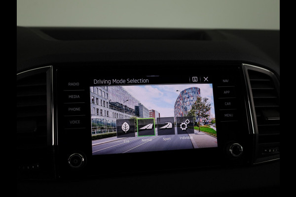 Škoda Karoq 1.5 TSI ACT Business Edition Ultimate Travel assist pakket | Virtual Pedal | Winterpakket | Trekhaak |