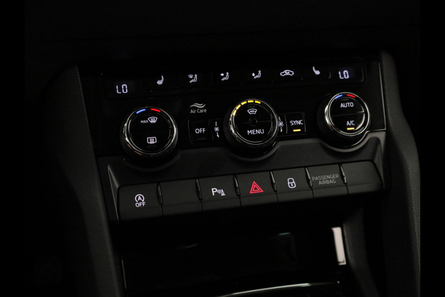 Škoda Karoq 1.5 TSI ACT Business Edition Ultimate Travel assist pakket | Virtual Pedal | Winterpakket | Trekhaak |