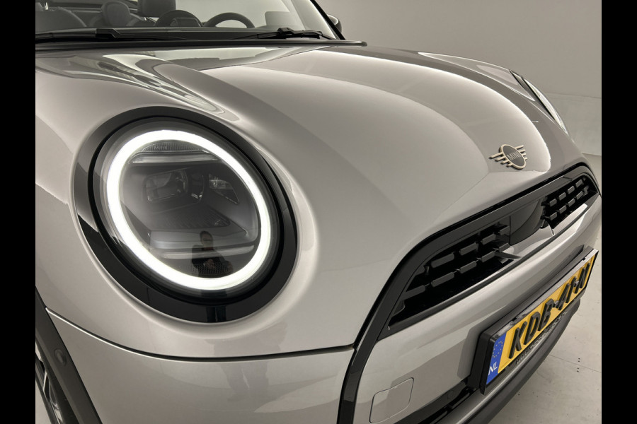 MINI Cabrio 2.0 164 PK Cooper Favoured Sportstoel/Head-Up Display/18'LMV