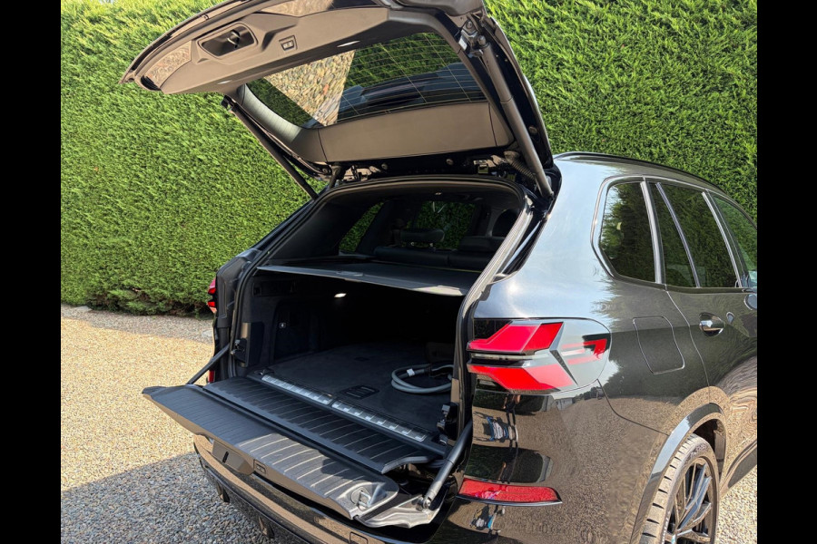 BMW X5 XDrive45e High Executive M Sport 4WielSturing Luchtvering HUD H&K 22INCH !!NIEUWBINNEN!!