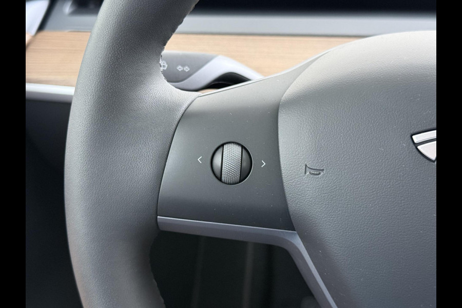 Tesla Model Y Long Range AWD 75 kWh SOH 95% | UNIEKE KM-STAND 37.000 KM | HW3/FSD3 | TESLA FABRIEKSGARANTIE T/M 04-2028 OF 80.000 KM | GARANTIE OP HOOGVOLTACCU & AANDRIJFLIJN T/M 04-2032 OF 192.000 KM |
