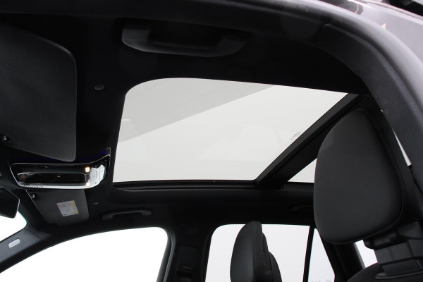 Mercedes-Benz GLC 400e 4MATIC AMG Line PHEV  Navigatie Panorama dak Lederen bekleding Camera Electrisch bedienbare achterklep Trekhaak Adaptive cruise control