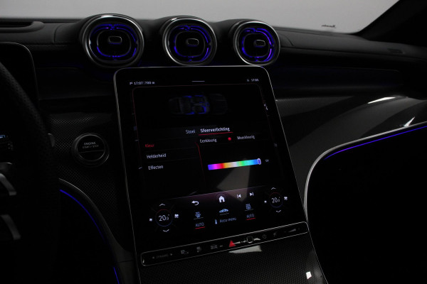 Mercedes-Benz GLC 400e 4MATIC AMG Line PHEV  Navigatie Panorama dak Lederen bekleding Camera Electrisch bedienbare achterklep Trekhaak Adaptive cruise control