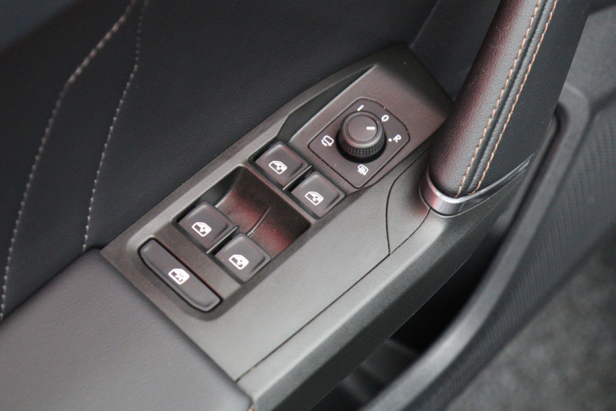 CUPRA Formentor 1.4 e-Hybrid 204 PK Adrenaline PHEV, Kuipstoelen, Memory, Camera, Adap. Cruise Control, Winterpakket