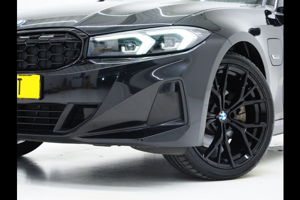 BMW 3 Serie Touring 320e LCI | Sportstoelen | Leder | Sfeerlicht | Dodehoek | Cruise | Stoelverwarming | Carplay