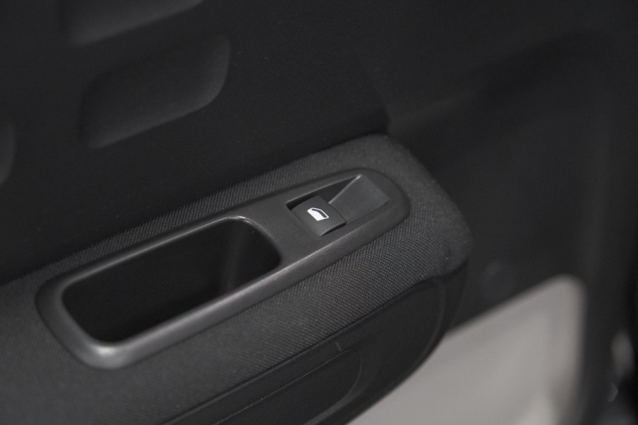 Citroën C3 PureTech 110 EAT6 Business | Camera | Allseason Banden | Dodehoekdetectie | Apple Carplay