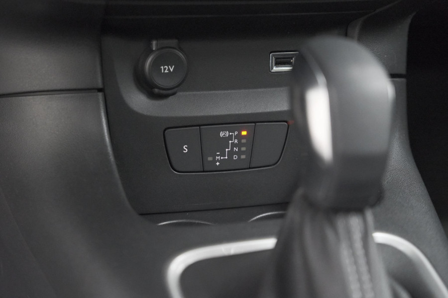 Citroën C3 PureTech 110 EAT6 Business | Camera | Allseason Banden | Dodehoekdetectie | Apple Carplay