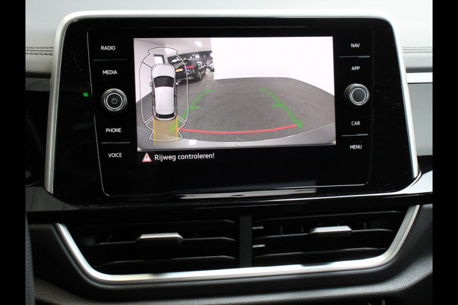 Volkswagen T-Roc 1.5 TSI 150pk Automaat R-Line Plus Navigatie Apple Carplay/Android Auto Camera Parkeersensoren Adaptive Cruise Control Stoelverwarming Virtual Cockpit Elektrische achterklep Getinte ramen Climate Control