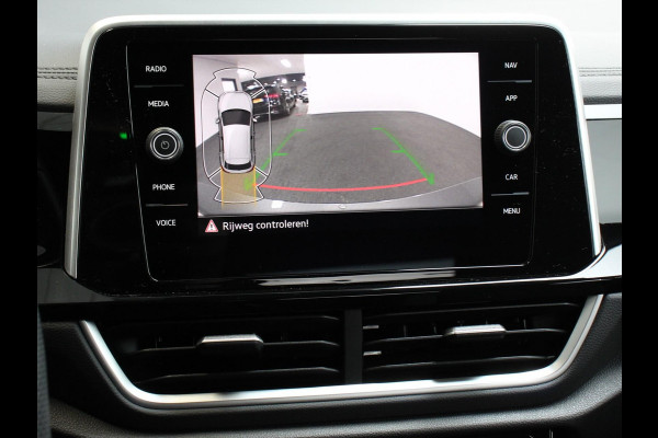 Volkswagen T-Roc 1.5 TSI 150pk Automaat R-Line Plus Navigatie Apple Carplay/Android Auto Camera Parkeersensoren Adaptive Cruise Control Stoelverwarming Virtual Cockpit Elektrische achterklep Getinte ramen Climate Control