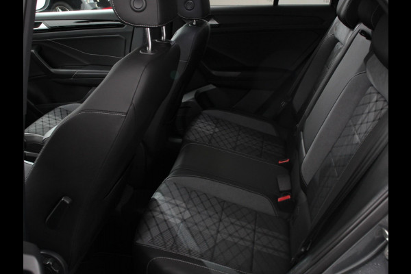 Volkswagen T-Roc 1.5 TSI 150pk Automaat R-Line Plus Navigatie Apple Carplay/Android Auto Camera Parkeersensoren Adaptive Cruise Control Stoelverwarming Virtual Cockpit Elektrische achterklep Getinte ramen Climate Control