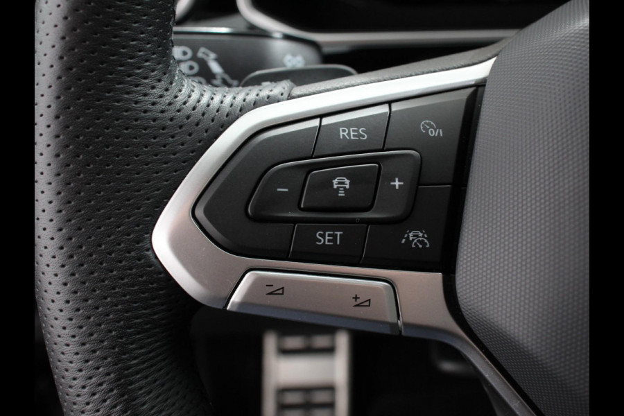 Volkswagen T-Roc 1.5 TSI 150pk Automaat R-Line Plus Navigatie Apple Carplay/Android Auto Camera Parkeersensoren Adaptive Cruise Control Stoelverwarming Virtual Cockpit Elektrische achterklep Getinte ramen Climate Control