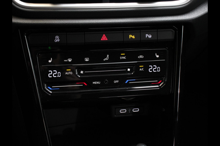Volkswagen T-Roc 1.5 TSI 150pk Automaat R-Line Plus Navigatie Apple Carplay/Android Auto Camera Parkeersensoren Adaptive Cruise Control Stoelverwarming Virtual Cockpit Elektrische achterklep Getinte ramen Climate Control