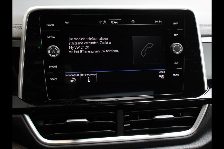 Volkswagen T-Roc 1.5 TSI 150pk Automaat R-Line Plus Navigatie Apple Carplay/Android Auto Camera Parkeersensoren Adaptive Cruise Control Stoelverwarming Virtual Cockpit Elektrische achterklep Getinte ramen Climate Control