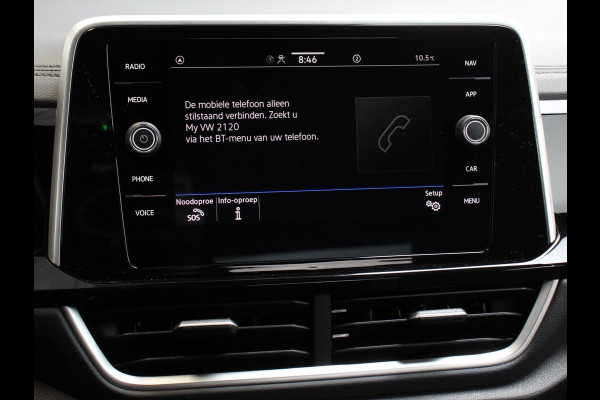 Volkswagen T-Roc 1.5 TSI 150pk Automaat R-Line Plus Navigatie Apple Carplay/Android Auto Camera Parkeersensoren Adaptive Cruise Control Stoelverwarming Virtual Cockpit Elektrische achterklep Getinte ramen Climate Control