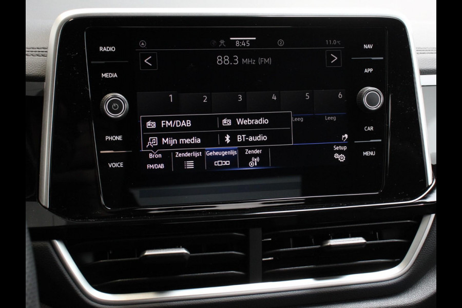 Volkswagen T-Roc 1.5 TSI 150pk Automaat R-Line Plus Navigatie Apple Carplay/Android Auto Camera Parkeersensoren Adaptive Cruise Control Stoelverwarming Virtual Cockpit Elektrische achterklep Getinte ramen Climate Control