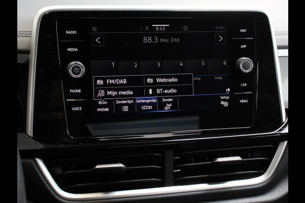 Volkswagen T-Roc 1.5 TSI 150pk Automaat R-Line Plus Navigatie Apple Carplay/Android Auto Camera Parkeersensoren Adaptive Cruise Control Stoelverwarming Virtual Cockpit Elektrische achterklep Getinte ramen Climate Control
