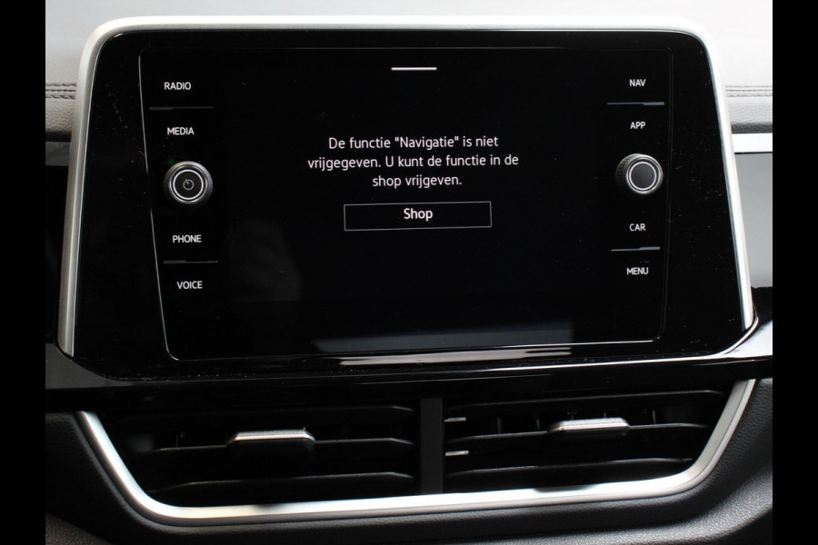 Volkswagen T-Roc 1.5 TSI 150pk Automaat R-Line Plus Navigatie Apple Carplay/Android Auto Camera Parkeersensoren Adaptive Cruise Control Stoelverwarming Virtual Cockpit Elektrische achterklep Getinte ramen Climate Control