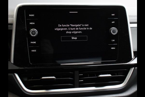 Volkswagen T-Roc 1.5 TSI 150pk Automaat R-Line Plus Navigatie Apple Carplay/Android Auto Camera Parkeersensoren Adaptive Cruise Control Stoelverwarming Virtual Cockpit Elektrische achterklep Getinte ramen Climate Control