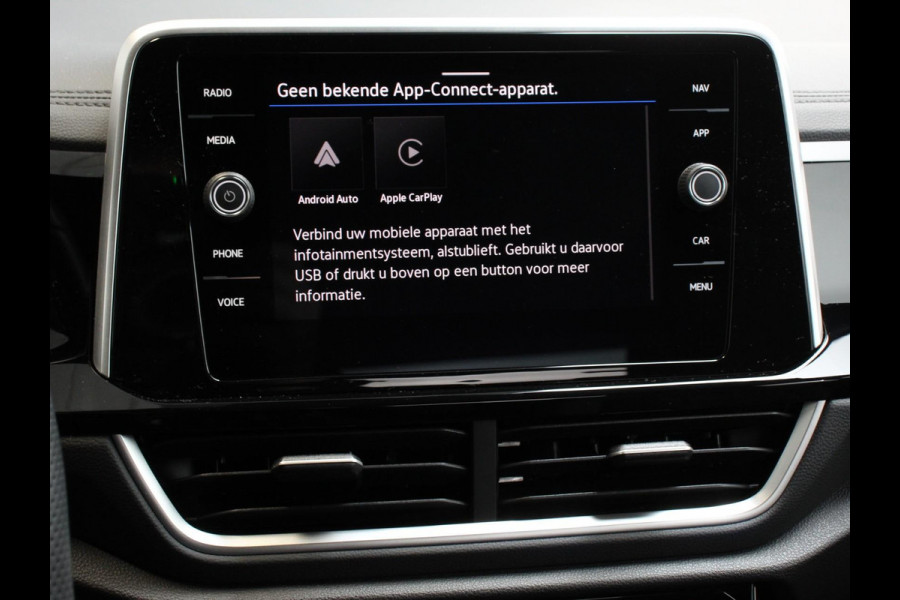 Volkswagen T-Roc 1.5 TSI 150pk Automaat R-Line Plus Navigatie Apple Carplay/Android Auto Camera Parkeersensoren Adaptive Cruise Control Stoelverwarming Virtual Cockpit Elektrische achterklep Getinte ramen Climate Control