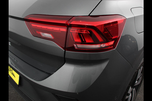 Volkswagen T-Roc 1.5 TSI 150pk Automaat R-Line Plus Navigatie Apple Carplay/Android Auto Camera Parkeersensoren Adaptive Cruise Control Stoelverwarming Virtual Cockpit Elektrische achterklep Getinte ramen Climate Control