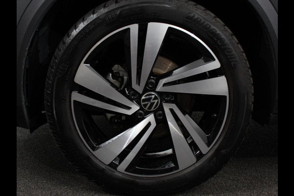 Volkswagen T-Roc 1.5 TSI 150pk Automaat R-Line Plus Navigatie Apple Carplay/Android Auto Camera Parkeersensoren Adaptive Cruise Control Stoelverwarming Virtual Cockpit Elektrische achterklep Getinte ramen Climate Control