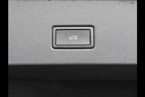 Volkswagen T-Roc 1.5 TSI 150pk Automaat R-Line Plus Navigatie Apple Carplay/Android Auto Camera Parkeersensoren Adaptive Cruise Control Stoelverwarming Virtual Cockpit Elektrische achterklep Getinte ramen Climate Control