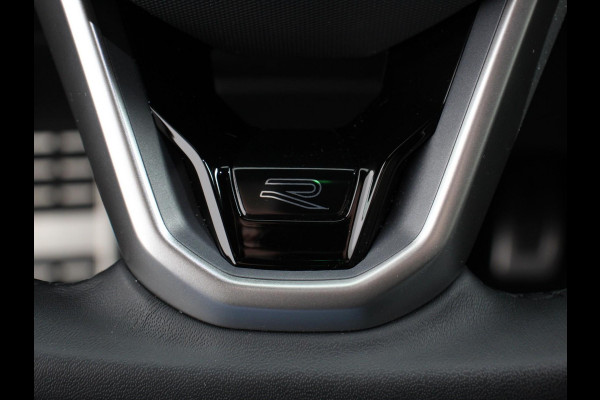 Volkswagen T-Roc 1.5 TSI 150pk Automaat R-Line Plus Navigatie Apple Carplay/Android Auto Camera Parkeersensoren Adaptive Cruise Control Stoelverwarming Virtual Cockpit Elektrische achterklep Getinte ramen Climate Control
