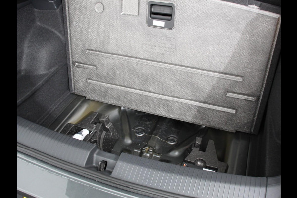 Volkswagen T-Roc 1.5 TSI 150pk Automaat R-Line Plus Navigatie Apple Carplay/Android Auto Camera Parkeersensoren Adaptive Cruise Control Stoelverwarming Virtual Cockpit Elektrische achterklep Getinte ramen Climate Control