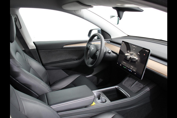 Tesla Model Y RWD 58 kWh Panorama dak 20" Wheels PDC VA 360 Camera Full LED Leder Autopilot