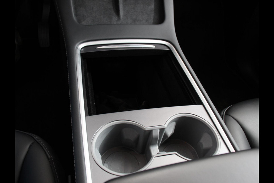 Tesla Model Y RWD 58 kWh Panorama dak 20" Wheels PDC VA 360 Camera Full LED Leder Autopilot