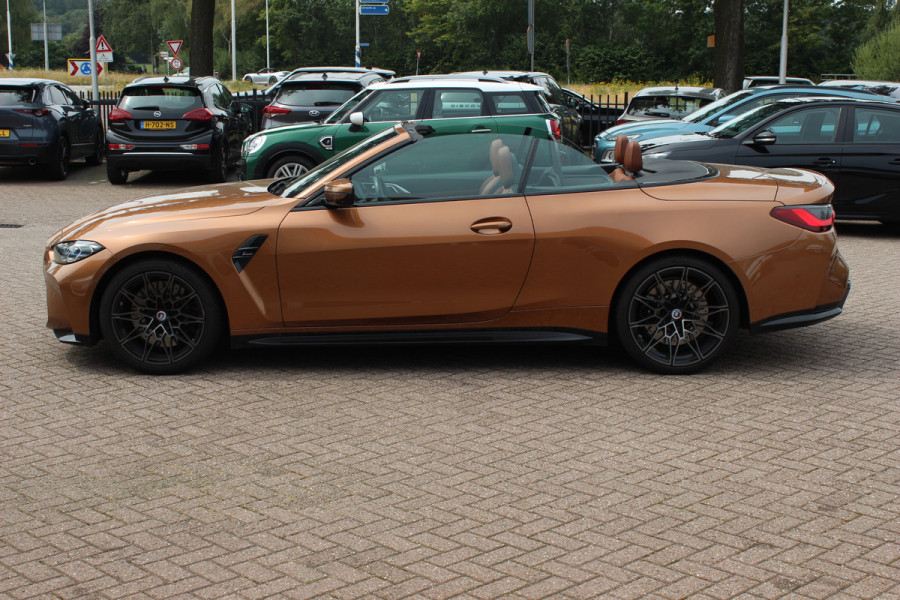 BMW 4 Serie Cabrio M4 xDrive Competition / Camera / Head-up / Carbon / Nekverwarming / H&K / Keyless / Stuurverwarming / ACC / DAB / Dodehoek / Windscherm