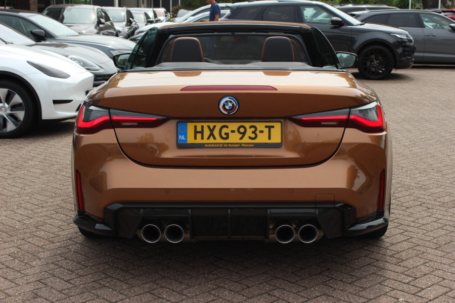 BMW 4 Serie Cabrio M4 xDrive Competition / Camera / Head-up / Carbon / Nekverwarming / H&K / Keyless / Stuurverwarming / ACC / DAB / Dodehoek / Windscherm