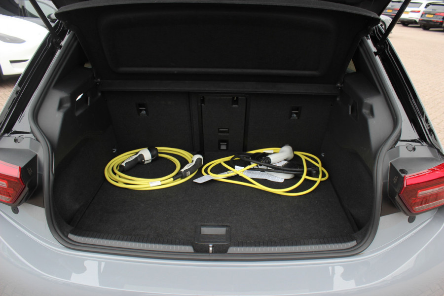 Volkswagen ID.3 First Max 58 kWh / SoH 95,2% / Full option! / Panoramadak / Camera / Head-up / Keyless / 20'' / ACC / Dodehoek / Elektr. stoelen / Massage / Navigatie / Stuurverwarming
