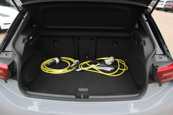 Volkswagen ID.3 First Max 58 kWh / SoH 95,2% / Full option! / Panoramadak / Camera / Head-up / Keyless / 20'' / ACC / Dodehoek / Elektr. stoelen / Massage / Navigatie / Stuurverwarming