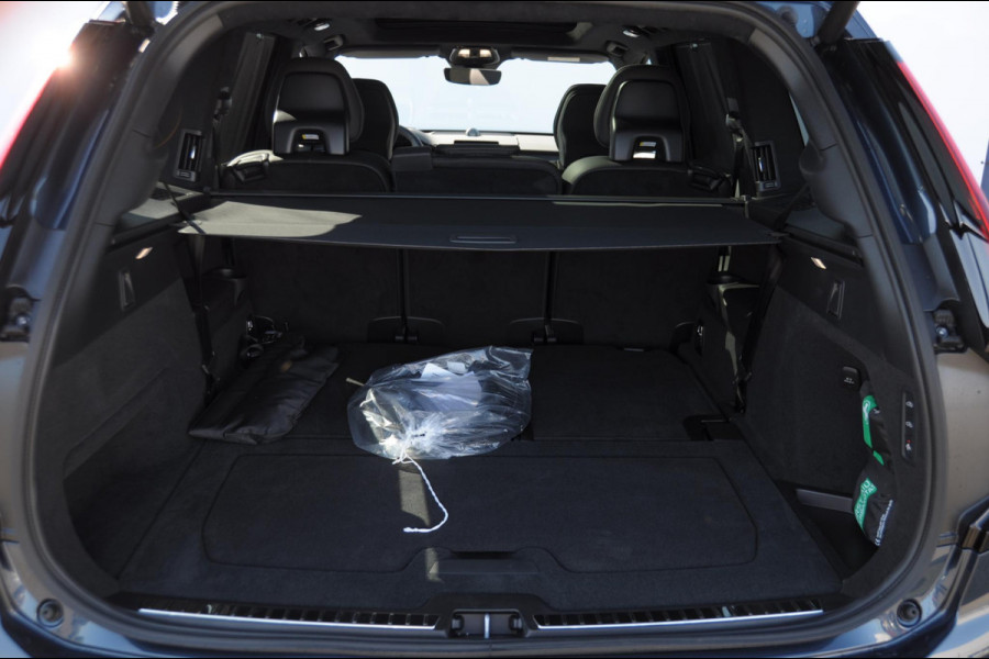 Volvo XC90 T8 455PK Automaat AWD Ultra Black Edition / Stoelmassage - en ventilatie Luchtvering / Trekhaak / Panoramadak / Google services / Elektrisch bedienbare voorstoelen met geheugen / Stoelverwarming voor en achter