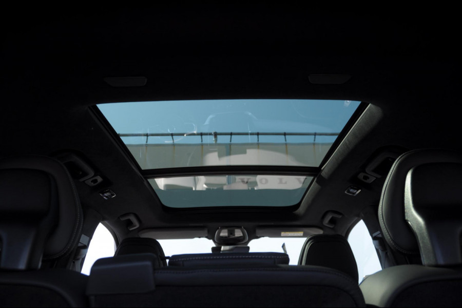 Volvo XC90 T8 455PK Automaat AWD Ultra Black Edition / Stoelmassage - en ventilatie Luchtvering / Trekhaak / Panoramadak / Google services / Elektrisch bedienbare voorstoelen met geheugen / Stoelverwarming voor en achter