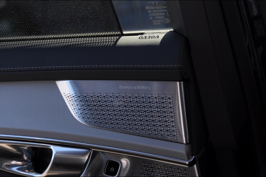 Volvo XC90 T8 455PK Automaat AWD Ultra Black Edition / Stoelmassage - en ventilatie Luchtvering / Trekhaak / Panoramadak / Google services / Elektrisch bedienbare voorstoelen met geheugen / Stoelverwarming voor en achter