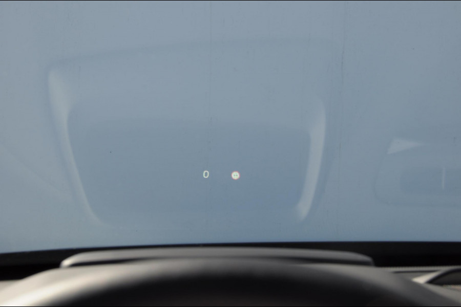 Volvo XC90 T8 455PK Automaat AWD Ultra Black Edition / Stoelmassage - en ventilatie Luchtvering / Trekhaak / Panoramadak / Google services / Elektrisch bedienbare voorstoelen met geheugen / Stoelverwarming voor en achter