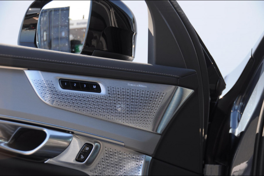 Volvo XC90 T8 455PK Automaat AWD Ultra Black Edition / Stoelmassage - en ventilatie Luchtvering / Trekhaak / Panoramadak / Google services / Elektrisch bedienbare voorstoelen met geheugen / Stoelverwarming voor en achter